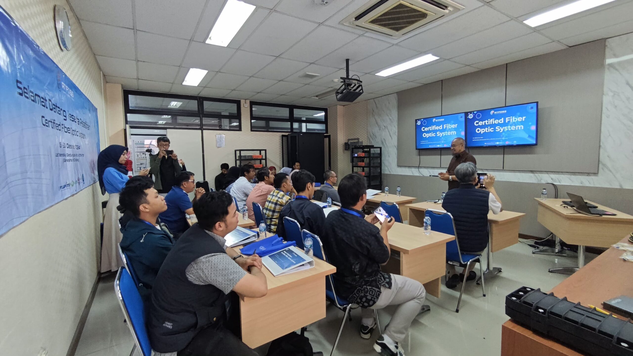 Pelatihan Sistem Komunikasi Optik di Institut Teknologi Bandung
